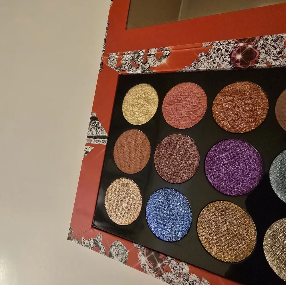 Luminous Legends Mega Eye Shadow Palette by Pat McGrath Labs